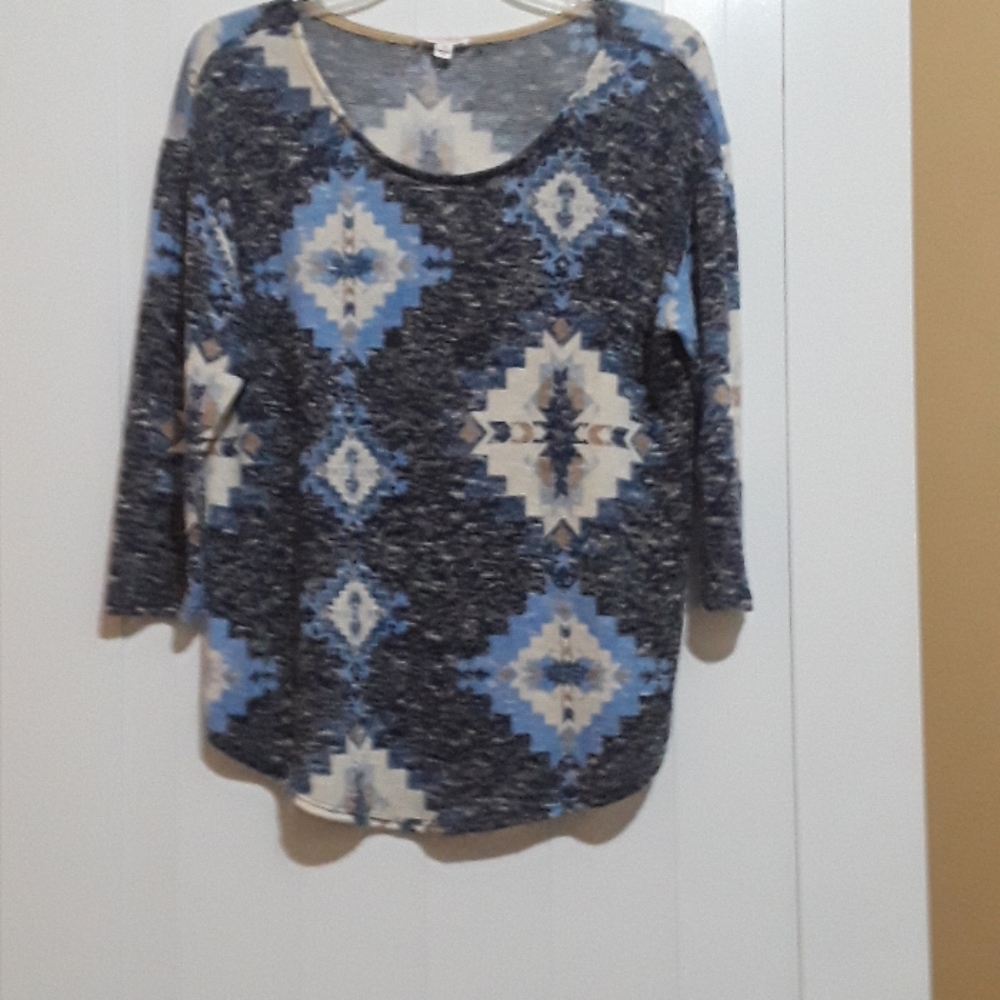 NWOT, A'GACI Women knit blouse